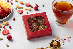 Шоколад молочный с украшением Пекан и брусника 35 гр - Chokodelika фото 5