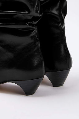 Siyah Koruklu Kitten Ucgen Topuklu Premium Kad?n Cizme TAKAW26CZ00029 - Trendyolmilla фото 3