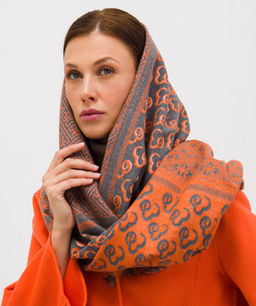 В составе шерсть. Большой теплый двусторонний палантин