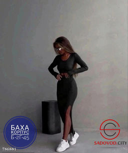 Женский силуэтный костюм с юбкой