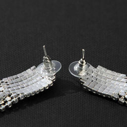 Серьги висячие со стразами Голливуд водопад нитей, белые в серебре, 11 см