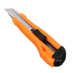 Нож технический с выдвижным лезвием 18мм, фиксатором, запасн.лезвием, с пистолет.рукояткой