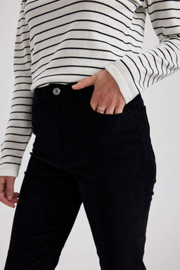Расклешенные базовые вельветовые брюки - Defacto фото 5