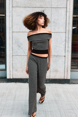 TOP BOUCL? RAYAS / Negro / Crudo