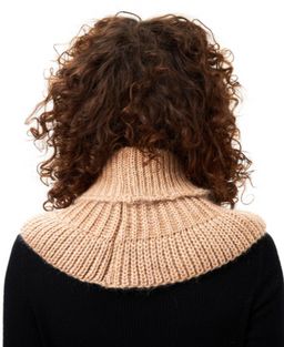 Воротник-манишка вязанная из Мохера