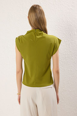 Yag Yesili Fitted/Vucuda Oturan Aksesuar Detayl? Drapeli Esnek Orme Bluz TWOSS25BZ00044