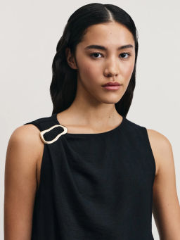 Блузка-топ с декоративной брошью из вискозы / Zarina  фото 6