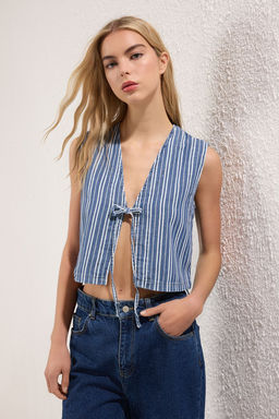 Trendyolmilla Mavi Cizgili Baglama Detayl? Denim Yelek TWOSS25YE00115  фото 2