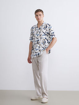 Regular Fit Resort Yaka K?sa Kollu Desenli Viskon Erkek G?mlek