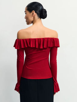 Приталенный лонгслив с рюшами / Zarina