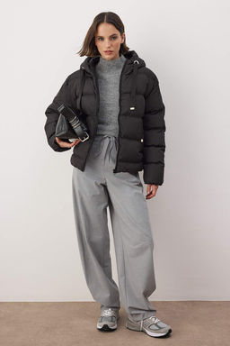 TRENDYOLMILLA Siyah Kapusonlu Su Itici Sisme Mont TWOAW21MO0022  фото 30