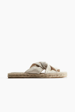 Sandalias alpargata con detalle entrelazado