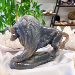 Лев резной из Агата с жеодой