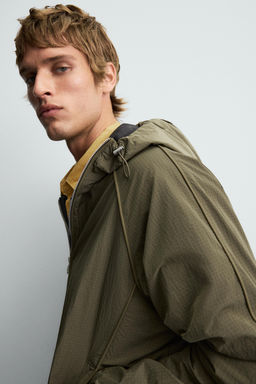 LIGHTWEIGHT WATER-REPELLENT TECHNICAL JACKET - Zara фото 6