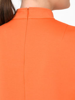 Платье прямого силуэта