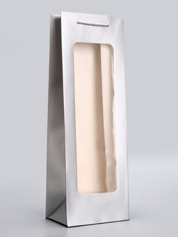 Цена за 12 шт. Пакет подарочный под бутылку с PVC окном 12.5×8.5×36 см, серебряный