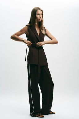 STRAIGHT-LEG TROUSERS WITH SIDE STRIPE