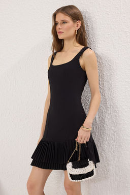 TRENDYOLMILLA Siyah Duz Piliseli Mini Dokuma Elbise TWOSS25EL00753  фото 6