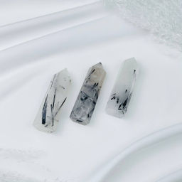 Кристалл из Кварца с включением Турмалина