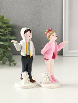 Набор фигурок полистоун «Подростки с мишками», 2 шт., 5.2×6.5×14.5 см