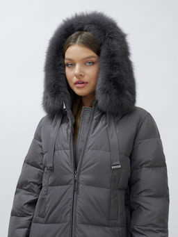 с натуральным мехом песца класса Люкс Бренд Visdeer Пальто зимние темно-серого цвета  фото 6