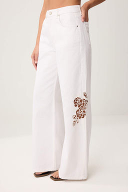 Beyaz Brode Detayl? Yuksek Bel %100 Pamuk Wide Leg Jeans TWOSS26JE00260 - Trendyolmilla фото 6