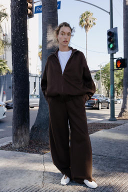 SOFT ZIP-UP SWEATSHIRT