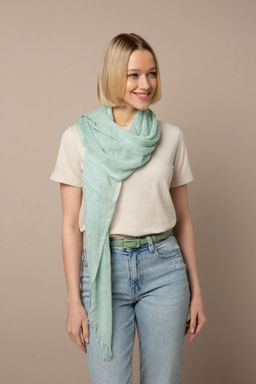 Палантин мятного цвета с бахромой - Модные истории фото 4