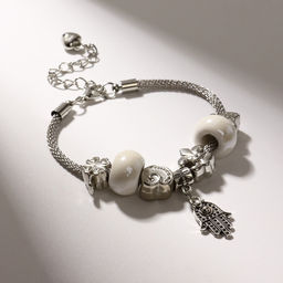 Браслет «Марджери» рука хамса, белый в серебре, L=19 см