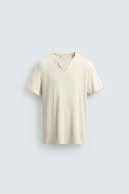 CAMISETA CUELLO PANADERO ABIERTO / Crudo