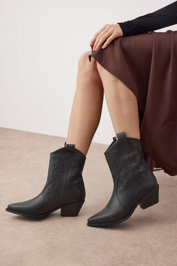 Siyah Nak?sl? Blok Topuklu Kad?n Bilekte Kovboy Bot 
TAKAW26BO00070