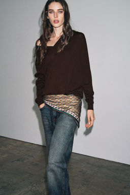 100% WOOL KNIT V-NECK SWEATER