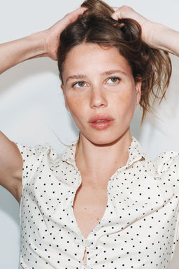 CAMISA ENTALLADA FRUNCES / Crudo / Negro - Zara фото 4