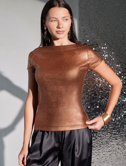 Футболка облегающая из хлопка в рубчик с вырезом лодочка с матовым покрытием металлик