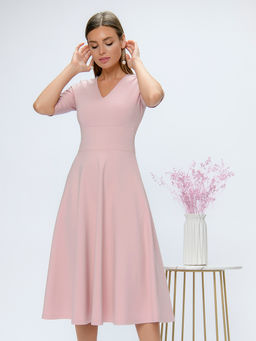 Платье розовое длины миди с глубоким вырезом и рукавами 1/2