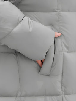 Пальто зимнее утепленное с капюшоном женское серого цвета 7741Sr Бренд: Visdeer фото 5