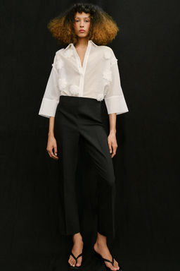 CAMISA FLUIDA FLORES RELIEVE / Blanco