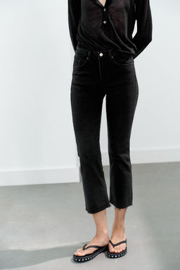 JEANS TRF CROPPED FLARE TIRO ALTO / Negro