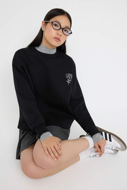 Teen Siyah Oversize/Genis Kal?p Dik Yaka On ve S?rt Cicek Nak?sl? Orme Sweatshirt TWOAW26SW00054