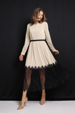 Платье расклёшенное с кружевом