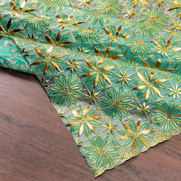 LACE Клеенка столовая ажурная ПВХ 1,37х20м Хризантемы зеленый фон, с золотом, матовая, на пленке (Китай) Цена указана за 1 м/п. В рулоне 20м. - Домашняя мода фото 3