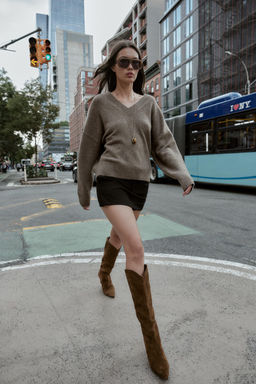 STITCHED SPLIT SUEDE HEELED BOOTS