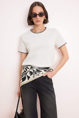 Beyaz %100 Pamuk Kontrast Dikis Detayl? Basic Bisiklet Yaka Orme T-Shirt TWOSS19AD0085