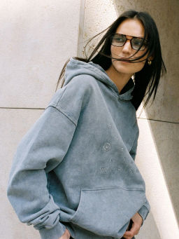 Худи с эффектом варки и вышивкой - Emka фото 3