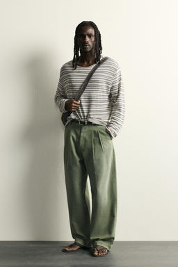 PANTAL?N CHINO BAGGY FIT PLIEGUES / Verde medio