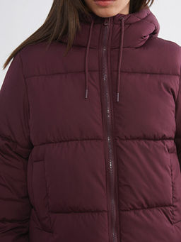 Kap??onlu Kad?n ?i?me Mont