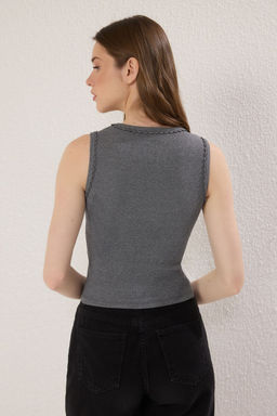 Antrasit Havuz Yaka S?f?r Kol Vucuda Oturan Fitilli Esnek Orme Bluz TWOSS25BZ00289 - Trendyolmilla фото 4