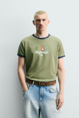 CAMISETA RIB CONTRASTE ESTAMPADO LAVADO / Khaki
