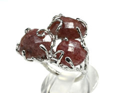 Кольцо из ювелирного сплава с клубничным кварцем Радуга камня