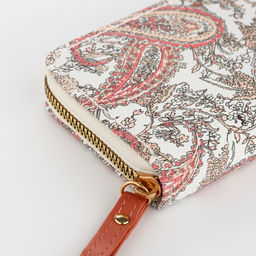 Кошелёк женский на молнии с ремешком, белый